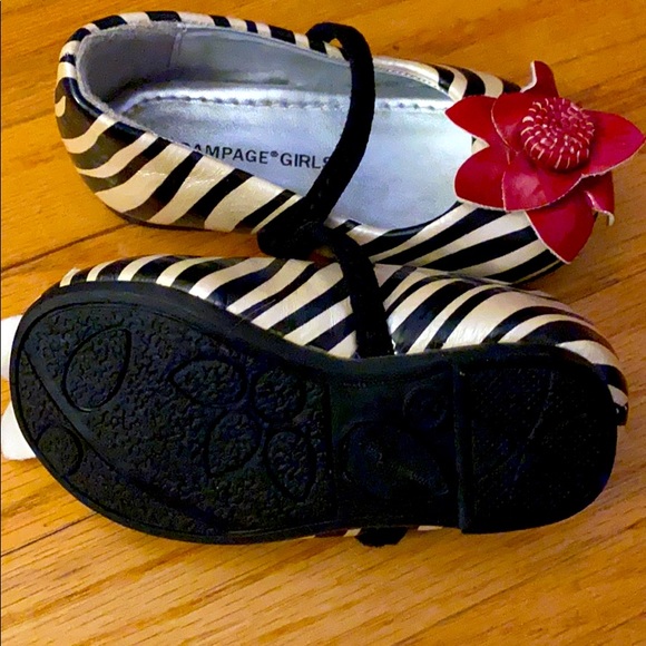 Toddler Size 5 Sassy Dress Shoes - Picture 2 of 3